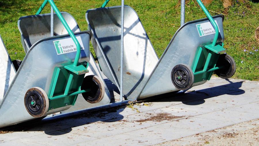 wheelbarrows-21882556Kn4VFp6L98nJ