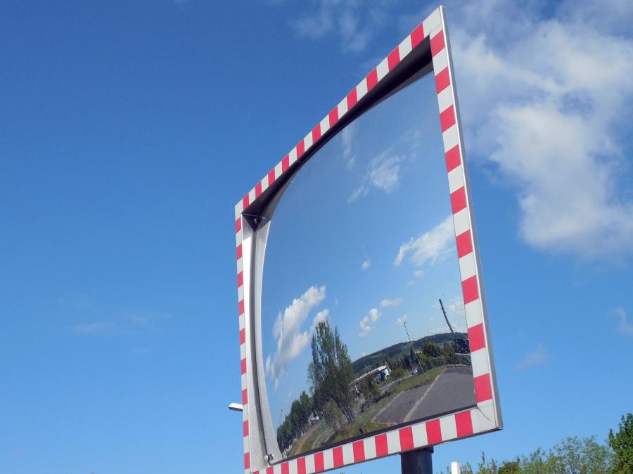 traffic-mirror-771156