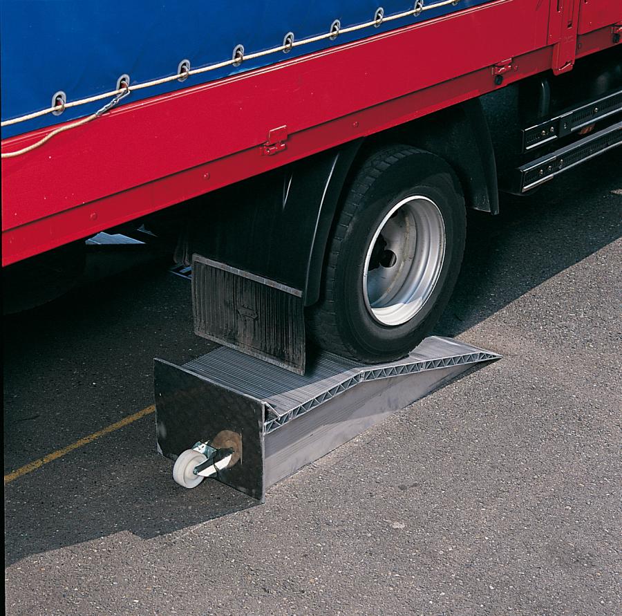 Auffahrkeile_fuer_LKW_Tragkraft_12_000_kg_Hoehe_145mm_2_Stueck_7_141_01_003 Auffahrkeile für LKW 145 mm, 12.000 kg Tragkraft/Paar, Gesamthöhe 225 mm, 2 Stück Aluminium