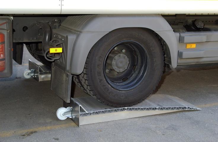 Auffahrkeile für LKW 290 mm, 12.000 kg Tragkraft/Paar, Gesamthöhe 370 mm, 2 Stück Aluminium