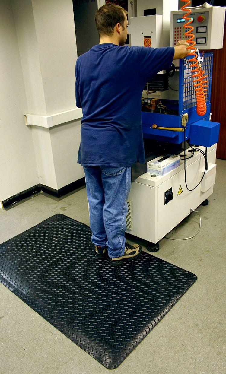 Arbeitsplatzmatte_Diamond_Deckplate_schwarz_900_mm_x_lfd_Meter_CDP010005C_3