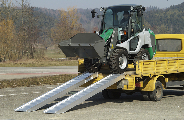 Verladerampen ohne Rand, Tragkraft/Paar 5.300 kg, Gesamtbreite 480 mm, Länge 3.685 mm aus Aluminium Lagerware