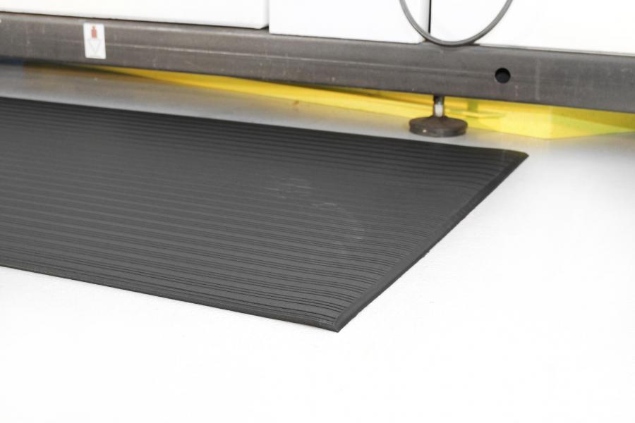 Arbeitsplatzmatte_Orthomat_R_Ribbed_schwarz_600_x_900_mm_CAL010001_1