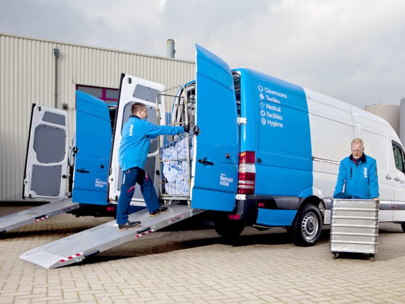 KFZ Einbaurampe (klappbar) LxB 2400 x 1000/1230 mm, Tragkraft 450 kg mit seitlichem Rand KFZ Einbaurampe (klappbar) LxB 2400 x 1000/1230 mm, Tragkraft 450 kg mit seitlichem Rand