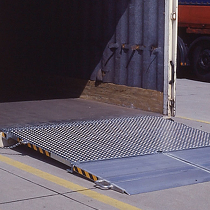 kat_mc_1x1 Container-Überladebrücke LxB 2320x2000 mm 7300 kg Tragkraft, klappbare Alukeile