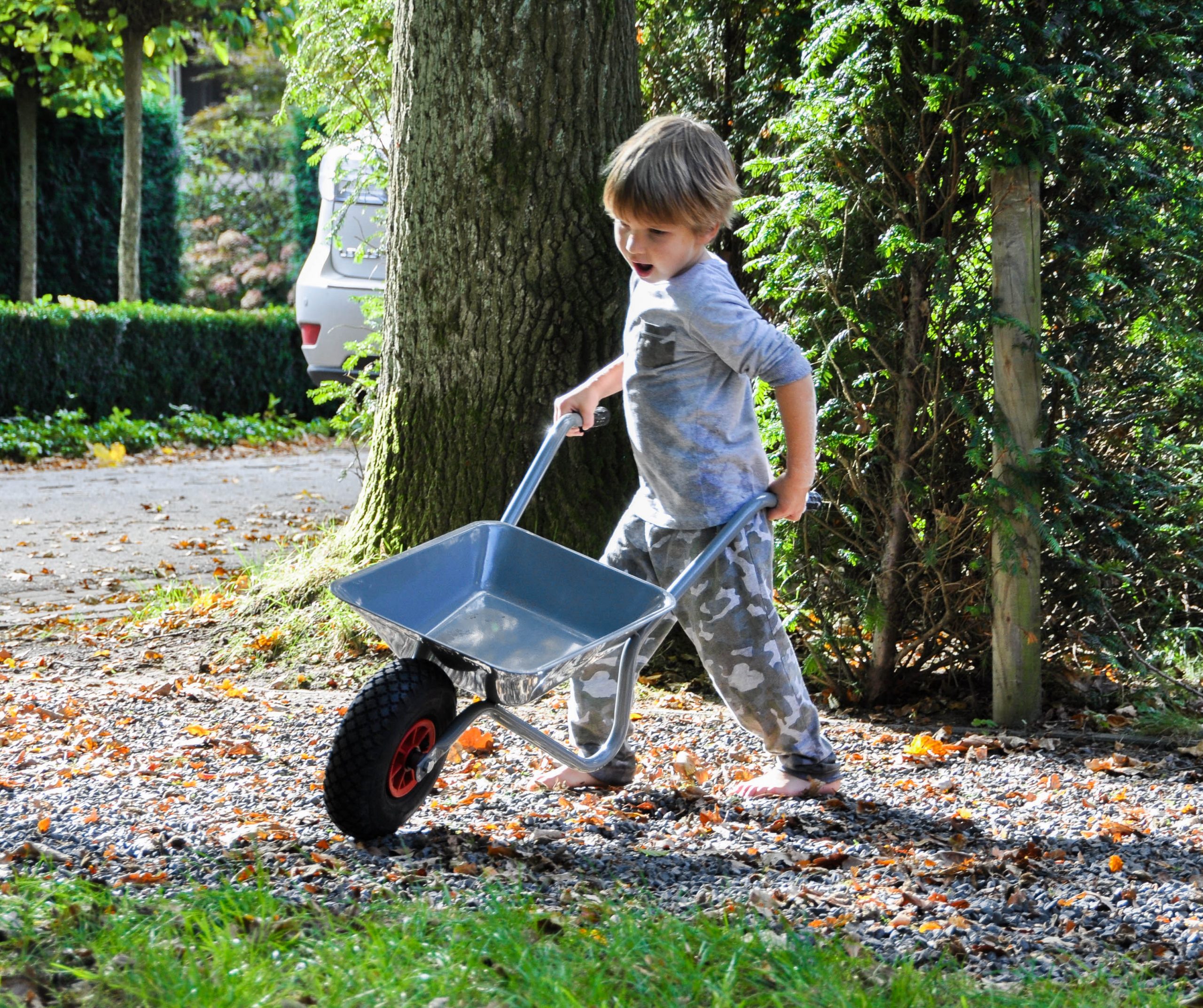 13736-M-050-Ambiance-scaled Kinder-Schubkarre - der große Spaß für kleine Gärtner