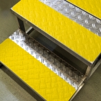 265b2887QDkAPvXmjEvak Antirutschbelag gelb verformbar 100 mm breit selbstklebend Rolle mit 18,3 m Länge