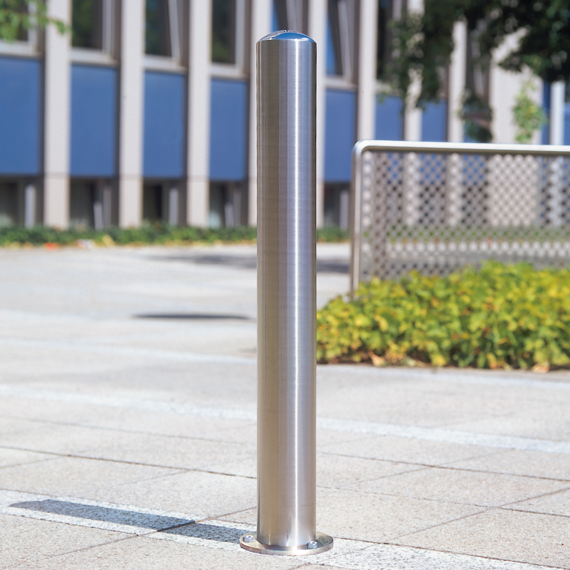 167b1100 City-Poller BERLIN Ø 108 mm aus Edelstahl zum Aufdübeln Höhe 900 mm über Flur Elegantes Design