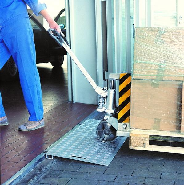 Keilbruecken_fuer_schwere_Lasten_Tragkraft_3000_kg_Breite_1250_mm_Laenge_500_mm_7_307_00_100 Keilbrücken für schwere Lasten, Tragkraft 3000 kg, Breite 1250 mm, Länge 500 mm aus Aluminium
